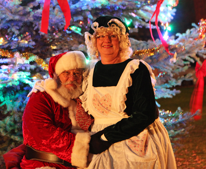 mariposa-christmas-lions-2013