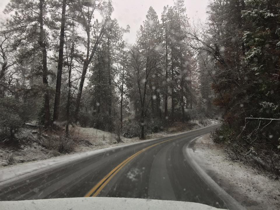 snow in mariposa credit mariposa county sheriff department 12242015