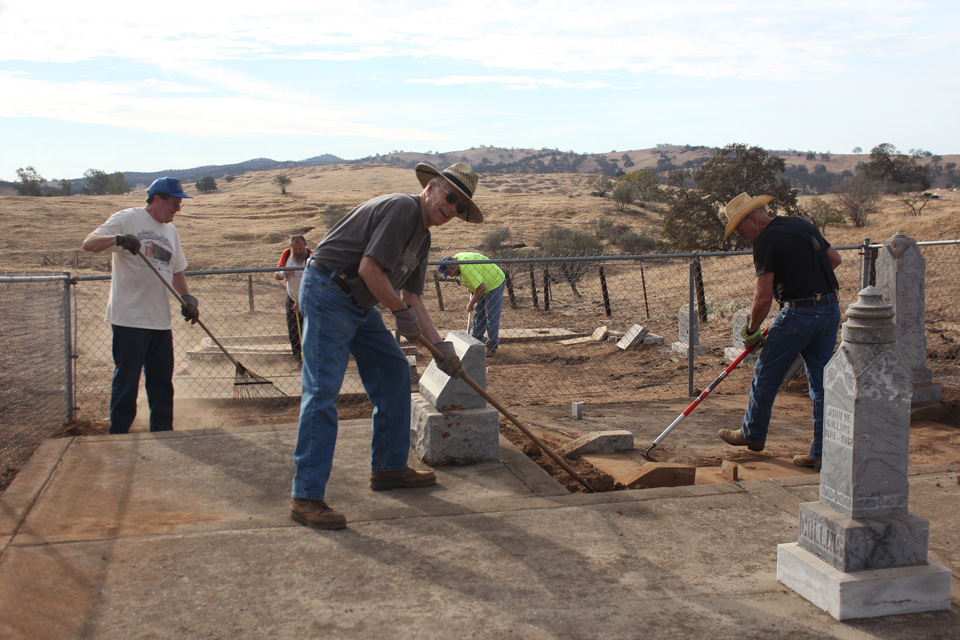 odd fellows cemetery clean up in hornitos california 1