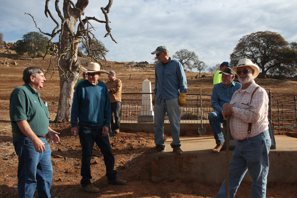odd fellows cemetery clean up in hornitos california 2