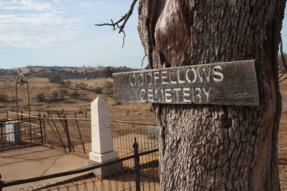 odd fellows cemetery clean up in hornitos california 3