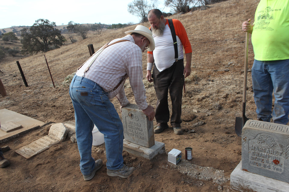 odd fellows cemetery clean up in hornitos california 5