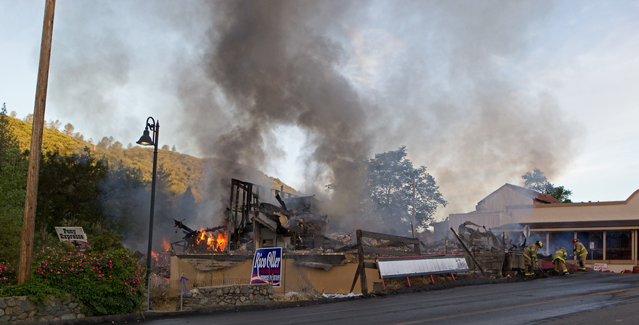 mariposa pizza factory fire 1