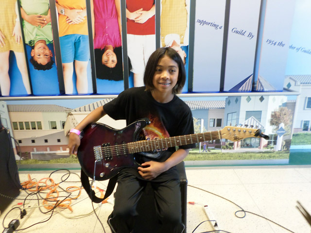 mariposa band jnx ValleyChildrenConcertJNXFrontmanJonah10 16 2016