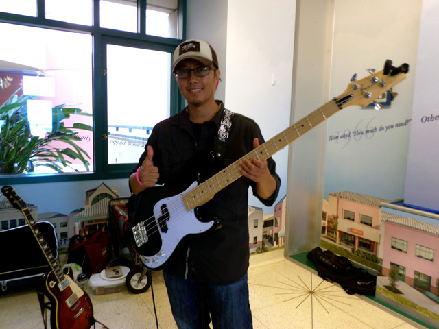 mariposa band jnx ValleyChildrensConcertJNXBassPlayerRoger10 16 2016