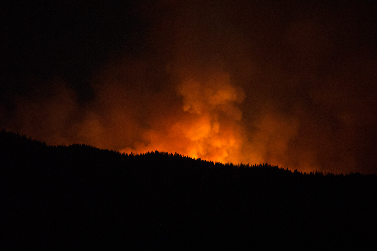 railroad fire night madera mariposa county august 29 2017 sierra sun times