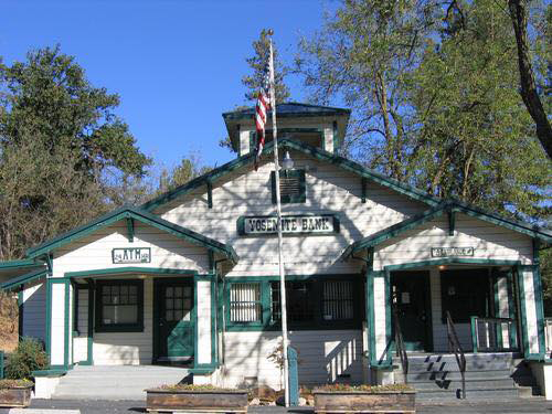 yosemite bank groveland scene of december 2017 bank robbery