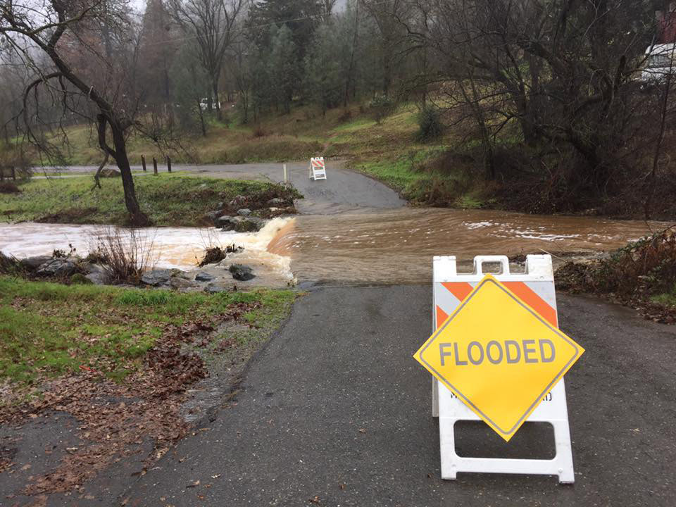 mariposa county roads closed 8th street and stroming january 4 2017