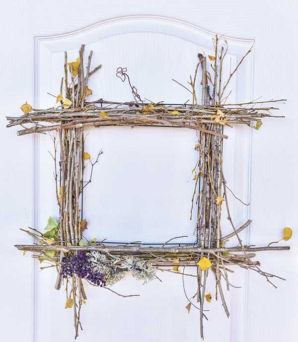 GardeningSquareWreath600