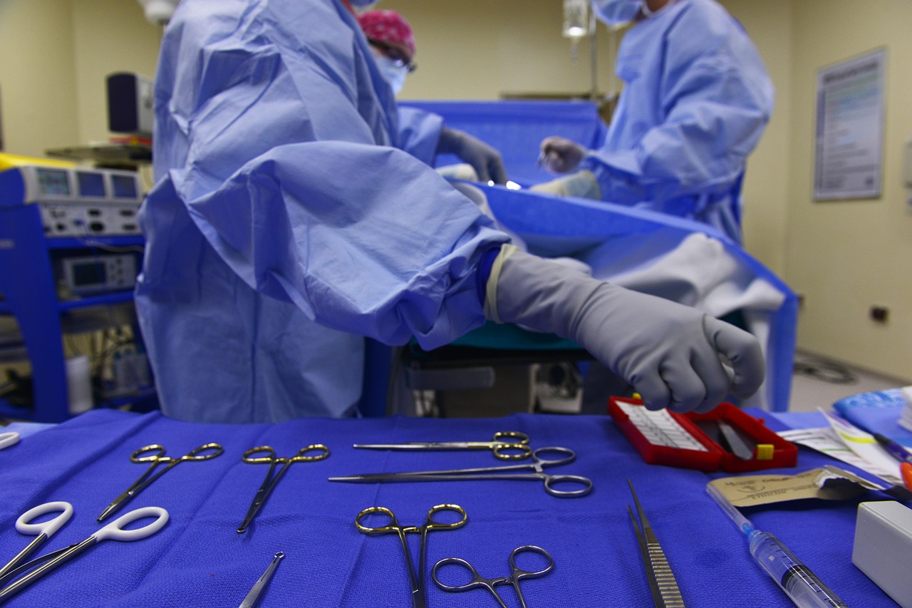 surgery 688380 1280