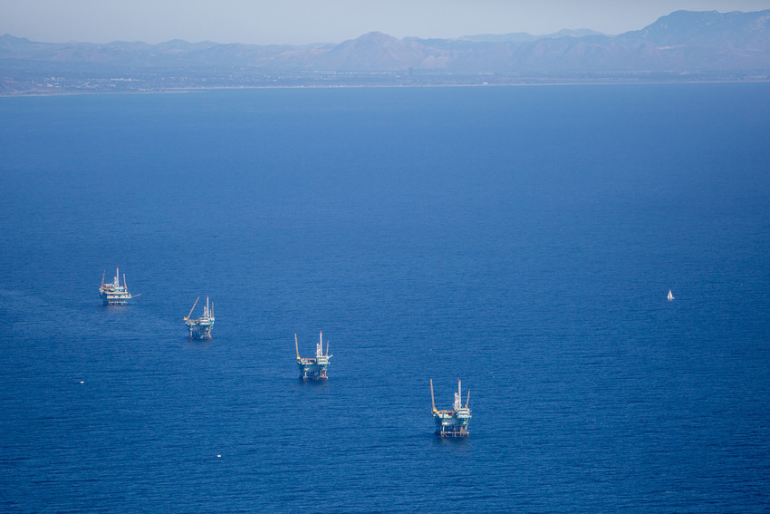 RSoff shore oil rigs CA and san ardo field drew bird photo155 scr