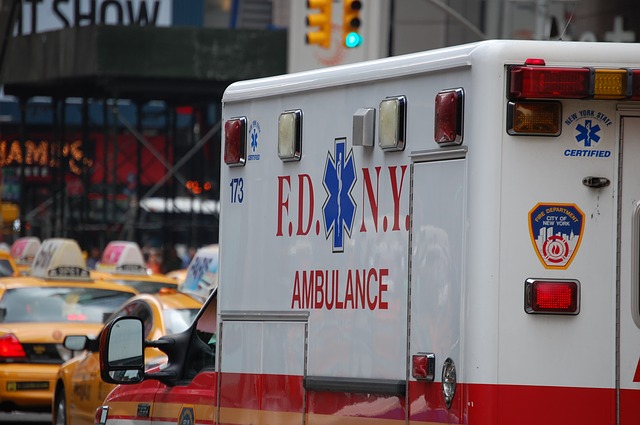 ambulance g7573335f9 640