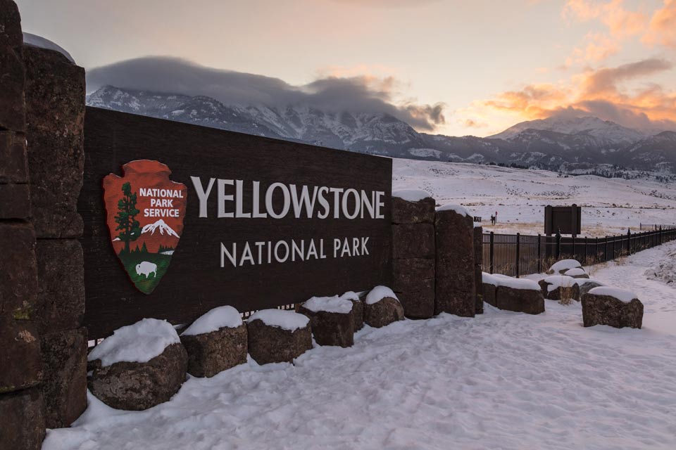 nps yellowstone sign