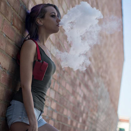 portrait 3174985 640 vaping
