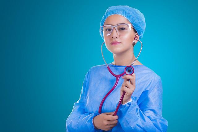 nurse woman 2141808 640