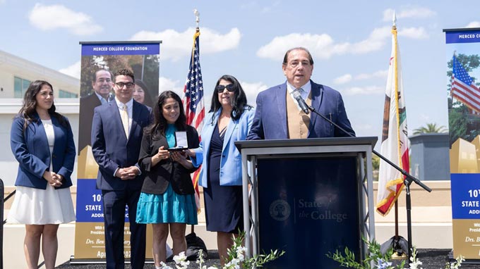 Ben Duran and family 1220x686