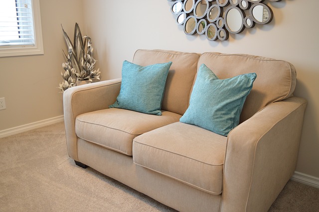 love seat 1090458 640 couch