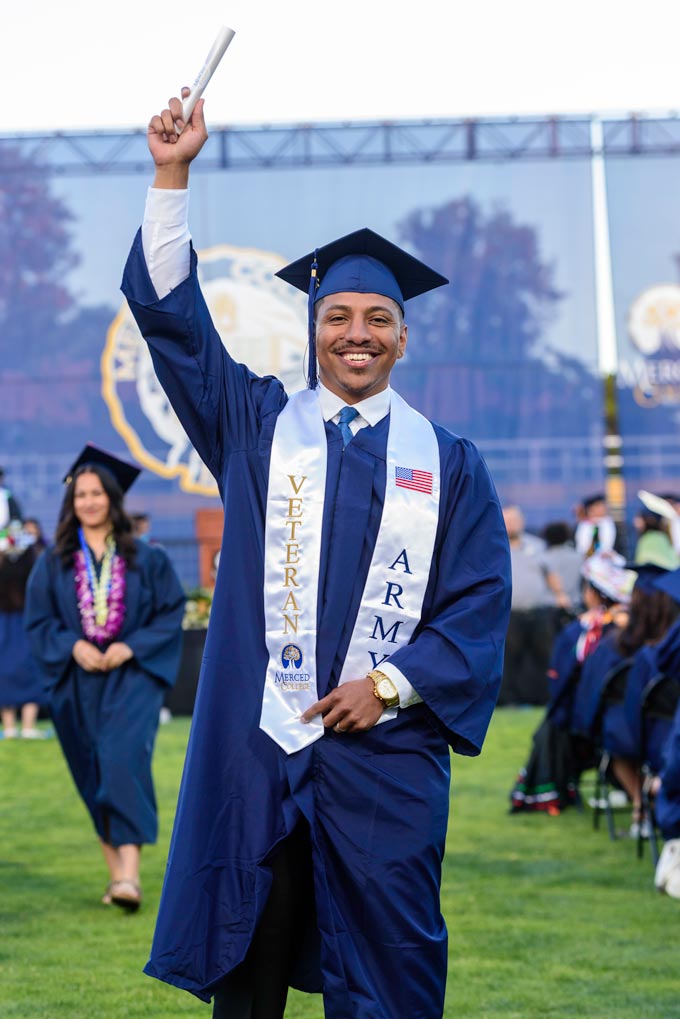 merced college529.3 Army Veteran graduating