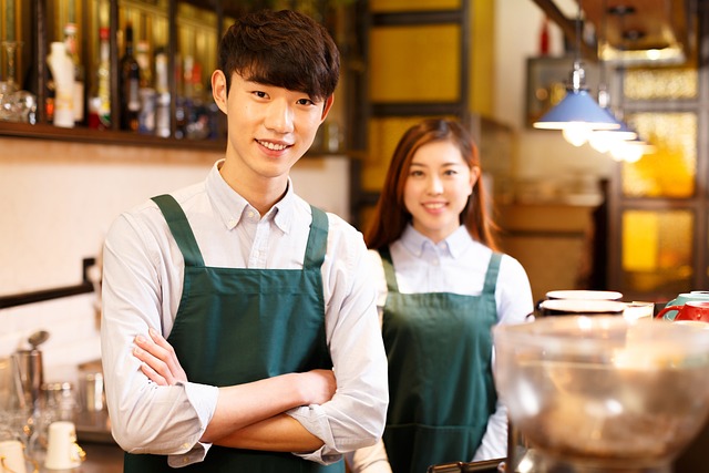 waitress 6767345 640