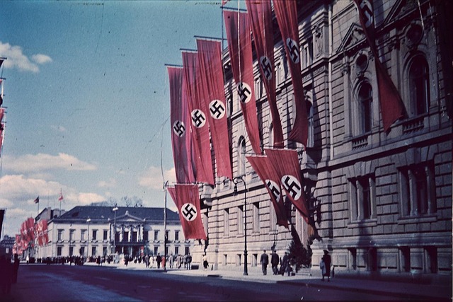 swastikas 906653 640
