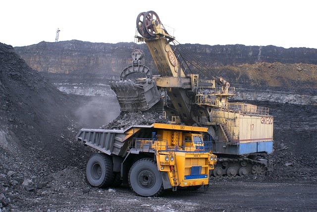 coal truck 2023592 640